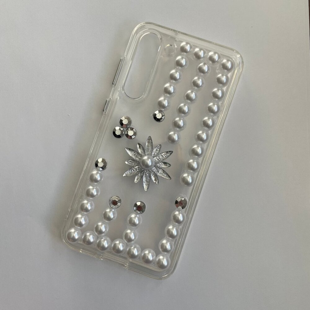 Sparkly Flower and Pearls Galaxy S23+ Bling Phone Case Silver Rhinestones Clear